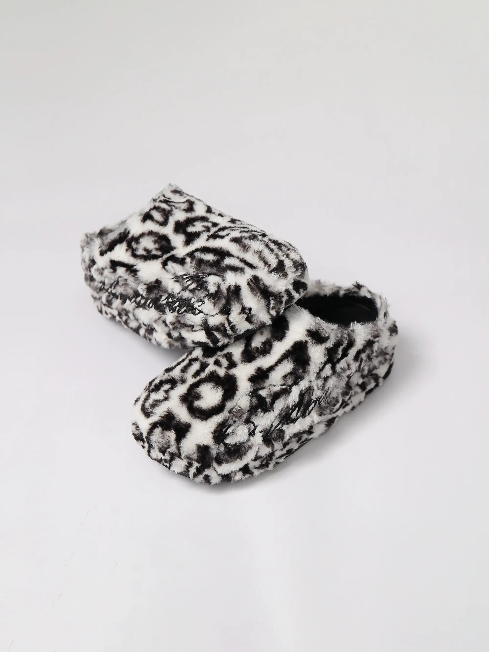 KARMANISTIC Rose White Leopard Fur Embroidered Slipper Clogs