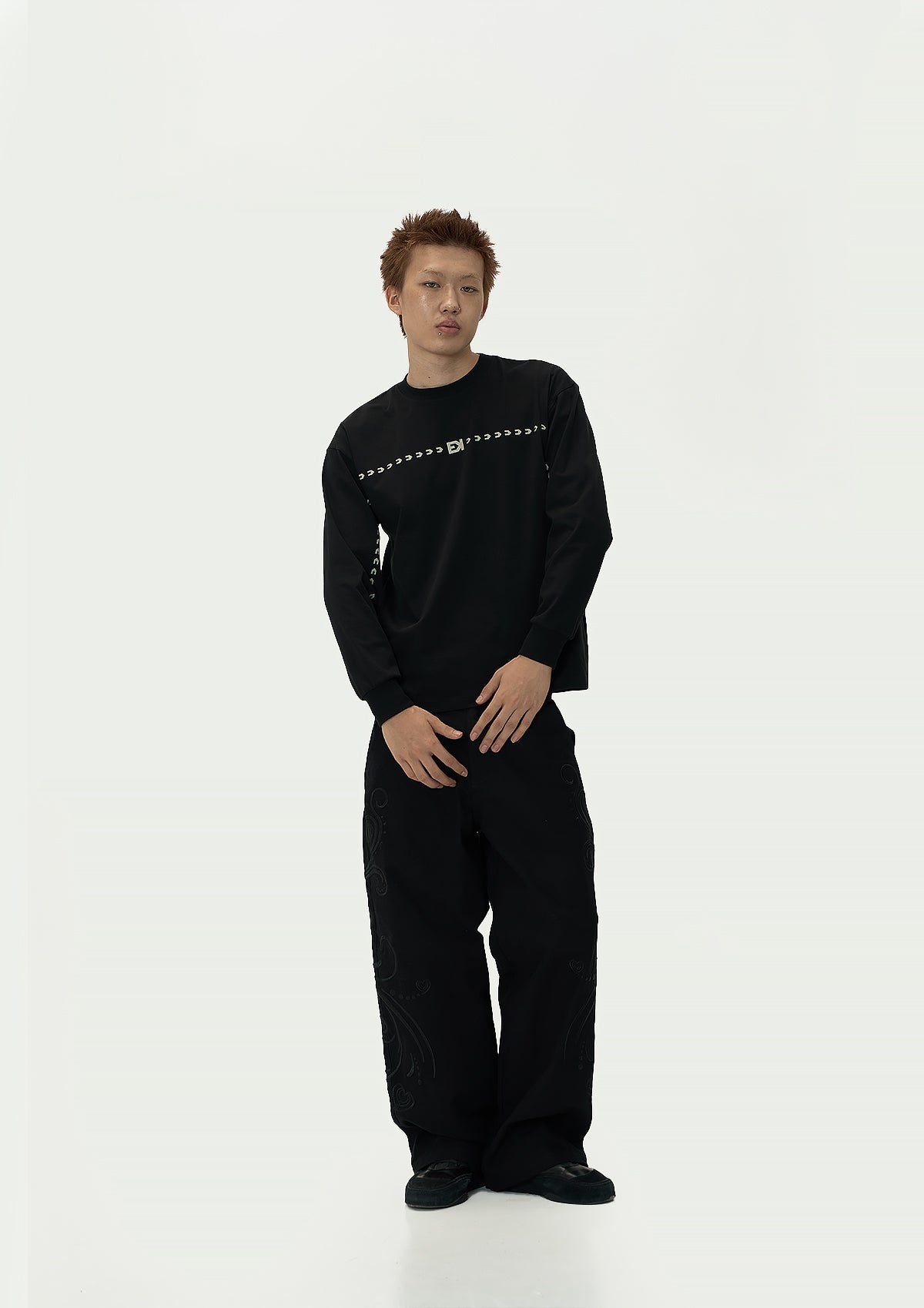 EVILKNIGHT(EK) Basic Arrow Logo Long Sleeve Tee