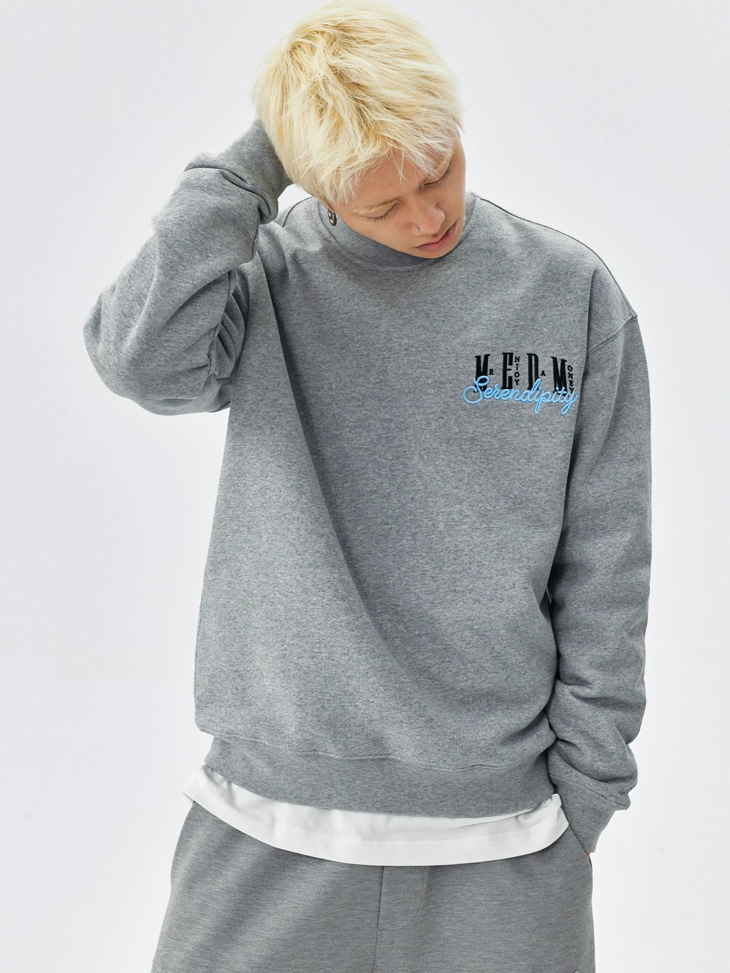 MEDM Logo Embroidered Basic Sweatshirt