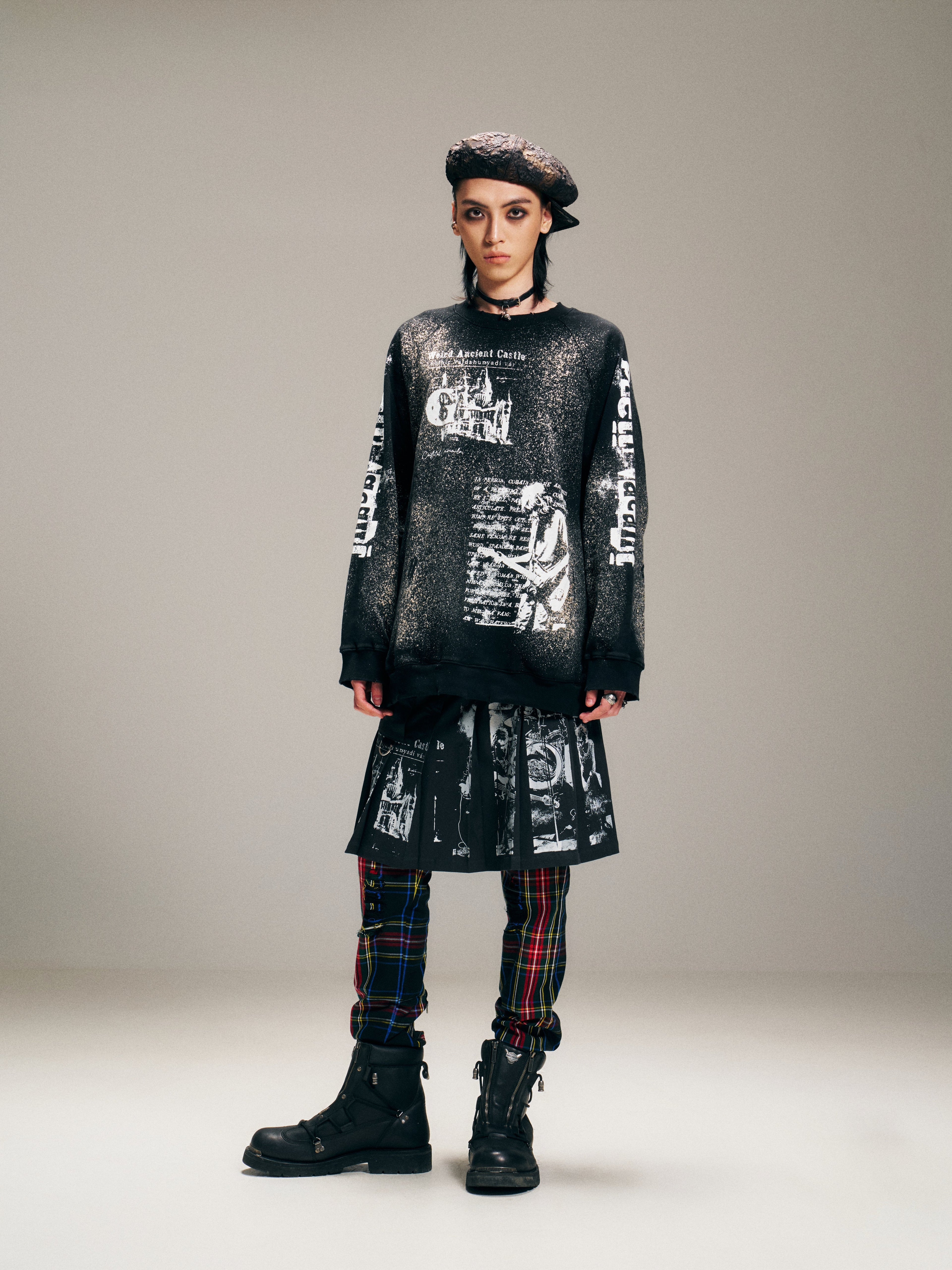 VENTUREK Graffiti Letter Dot Spray Print Sweatshirt