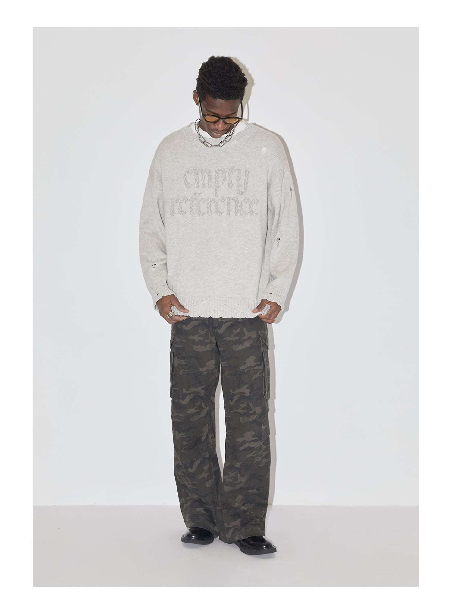 EMPTY REFERENCE Gray Hole Logo Knit Sweater