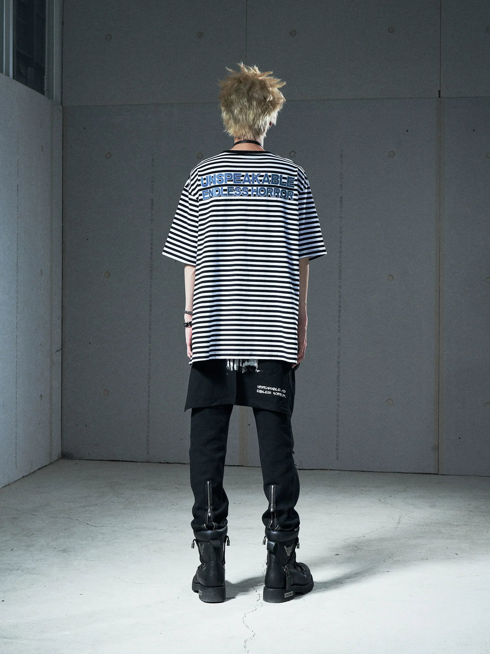 VENTUREK Striped Side Zipper Tee