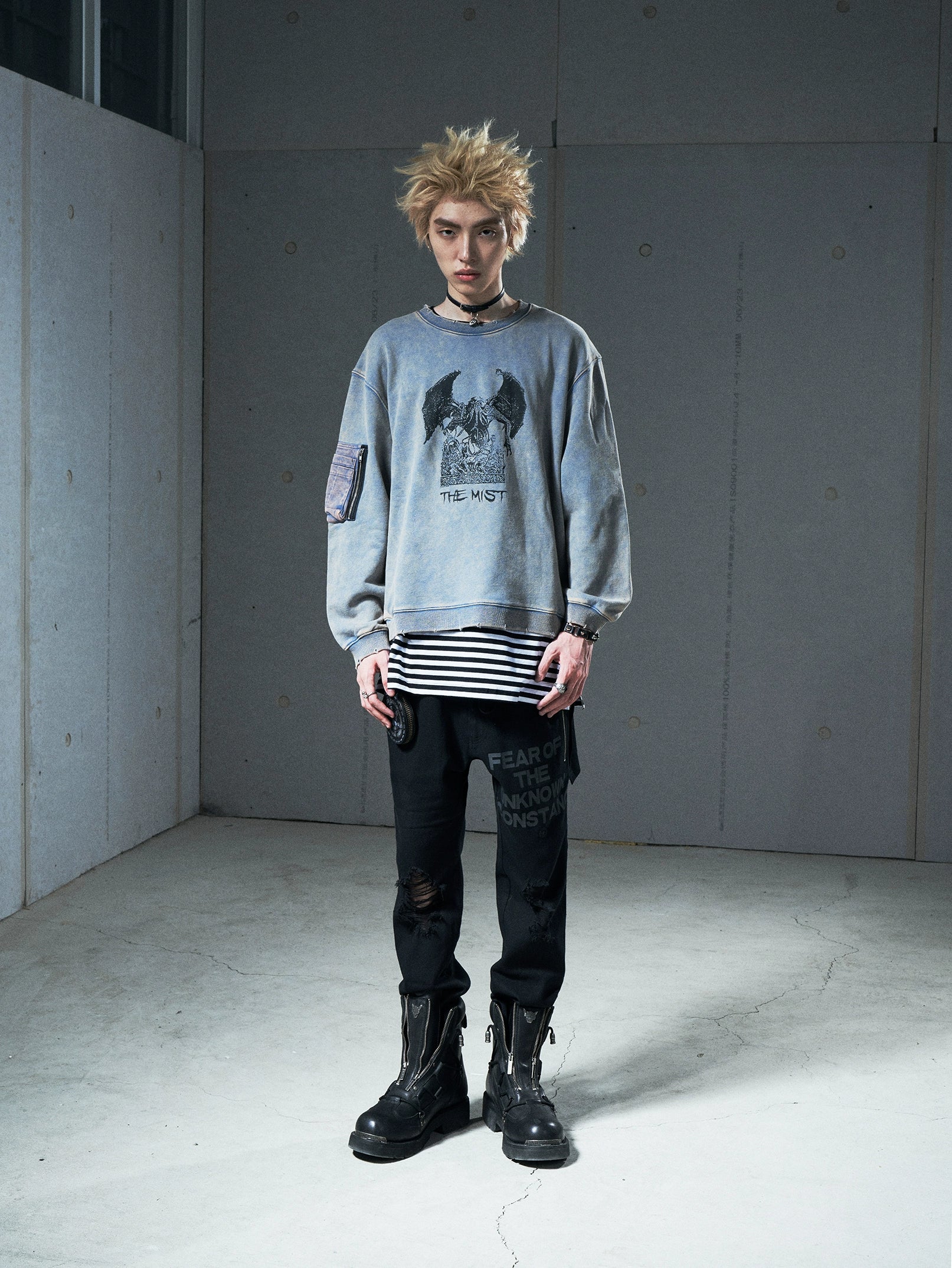 VENTUREK Washed Destruction Printed Sweatshirt
