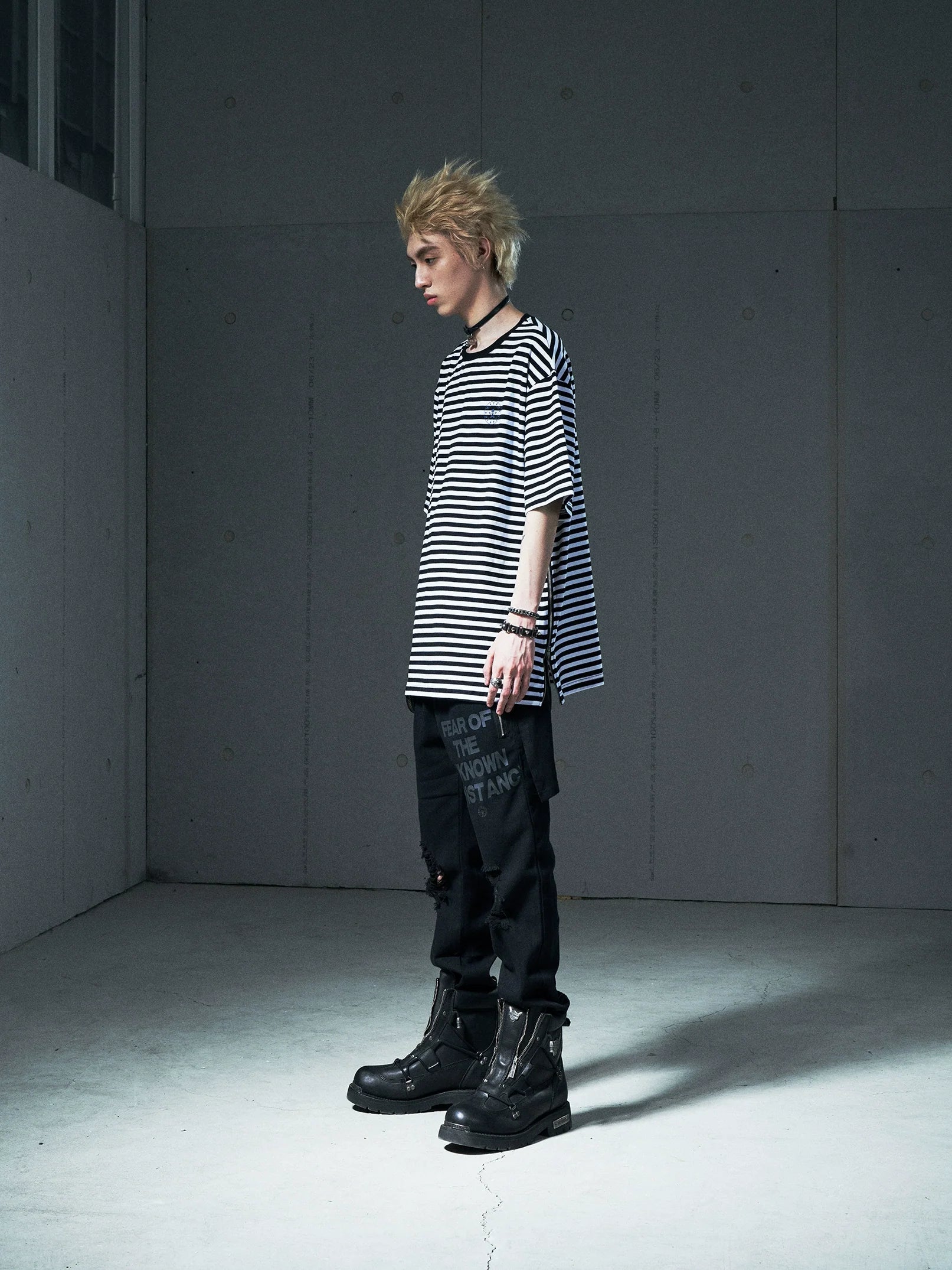 VENTUREK Striped Side Zipper Tee