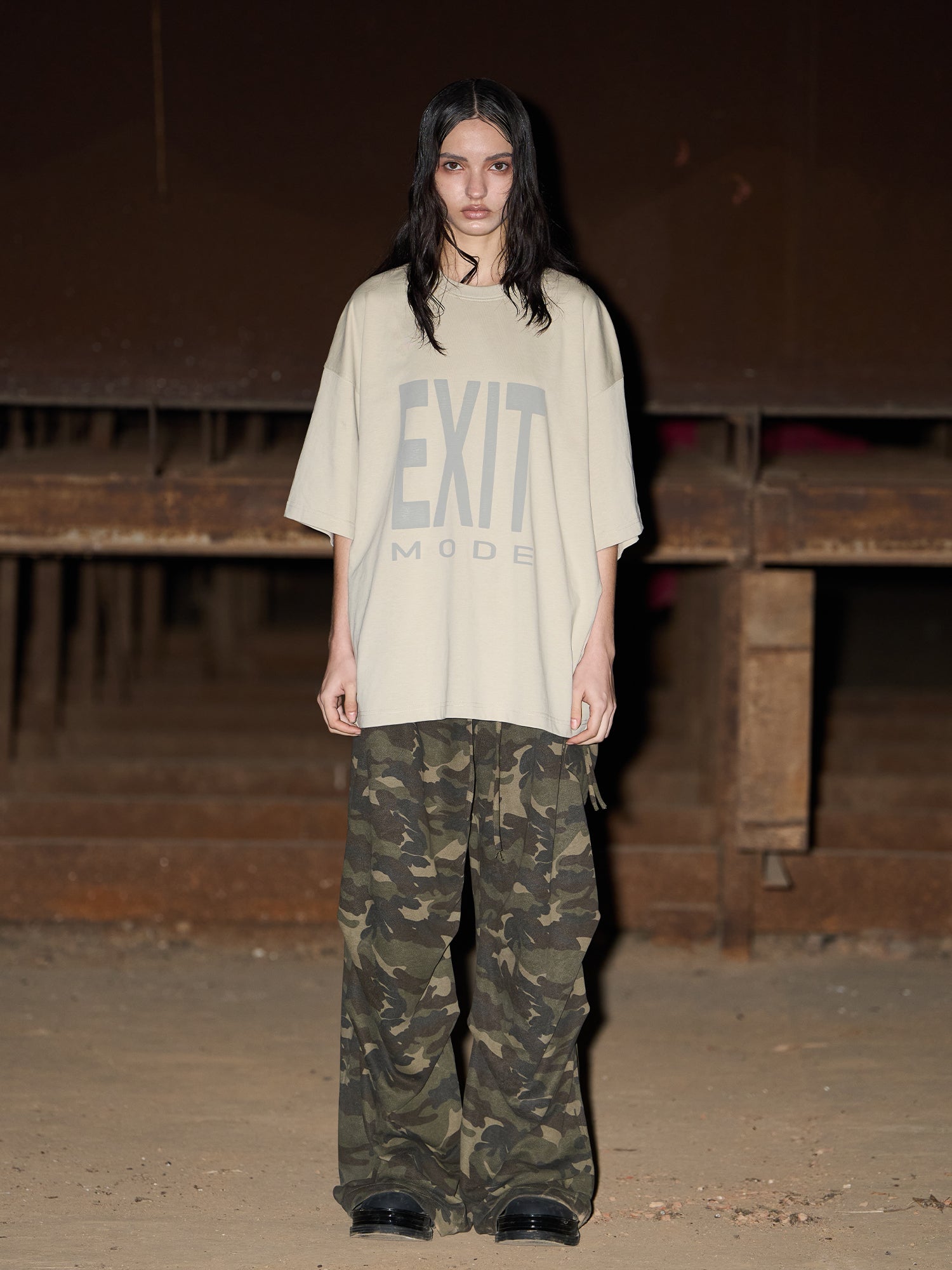 BLIND NO PLAN EXIT MODE Basic Large Logo Printing Tee