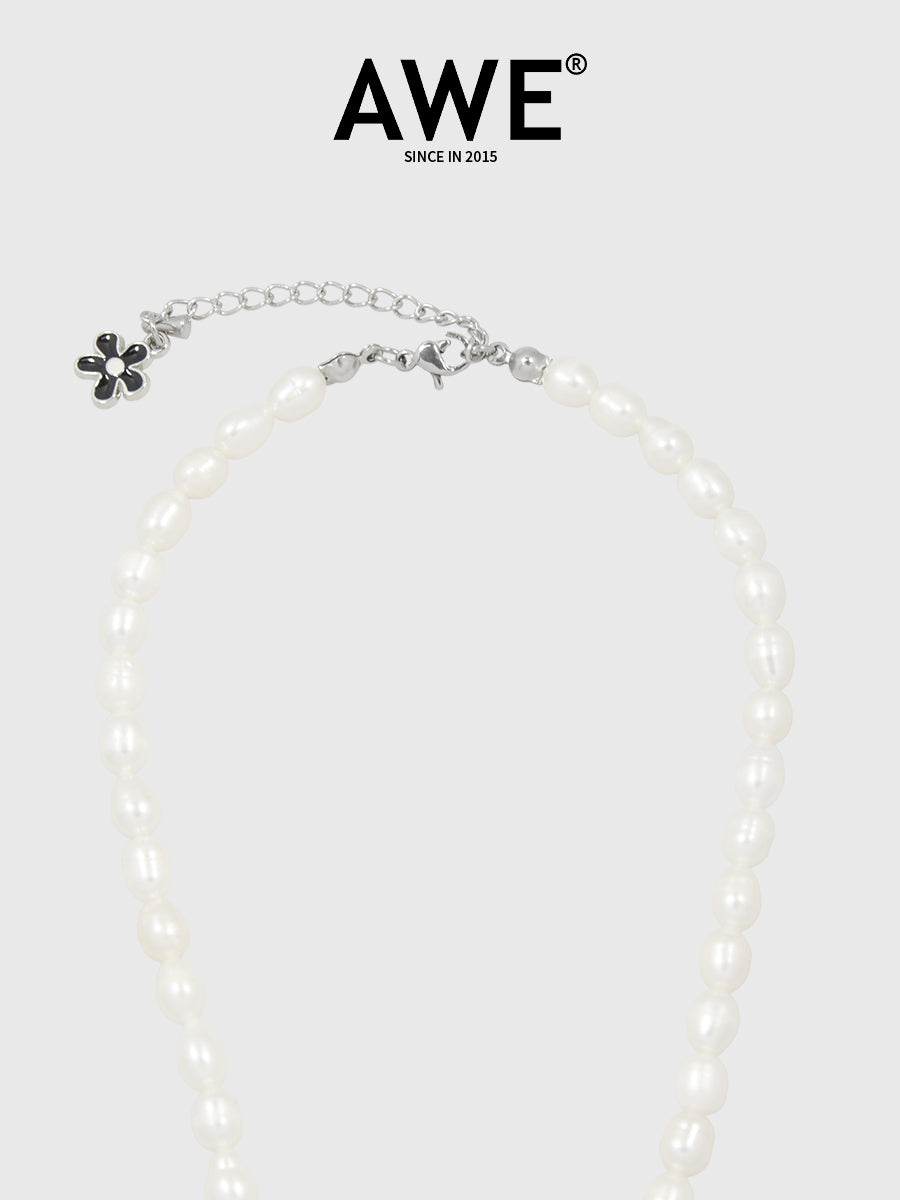 AWE Black Sunflower Pendant Pearl Necklace