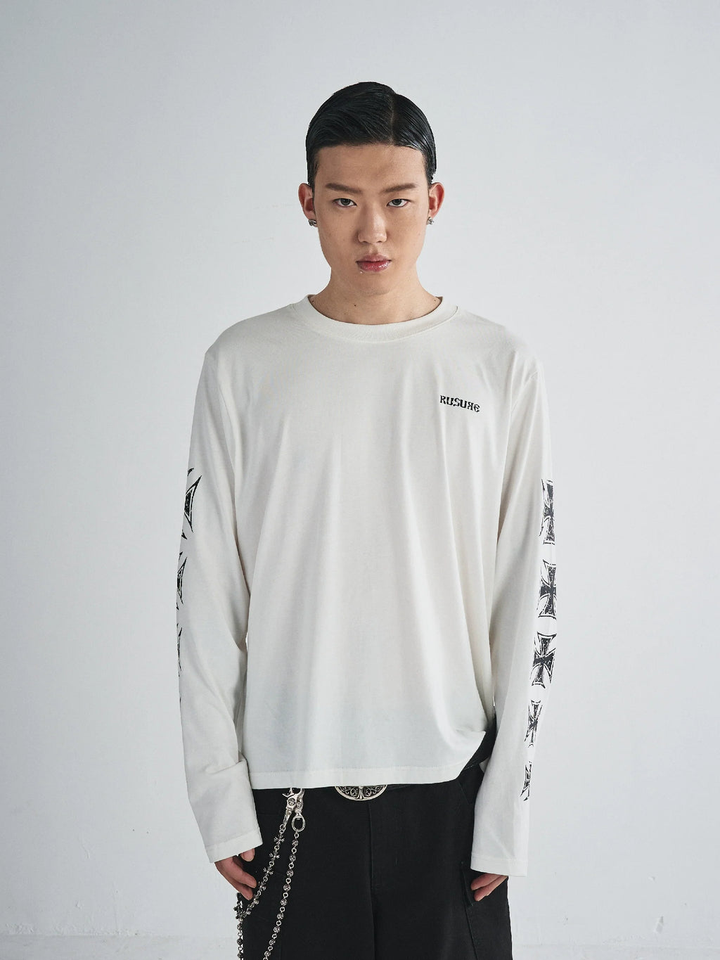 RUSURE Cross Logo Print Long Sleeve Tee