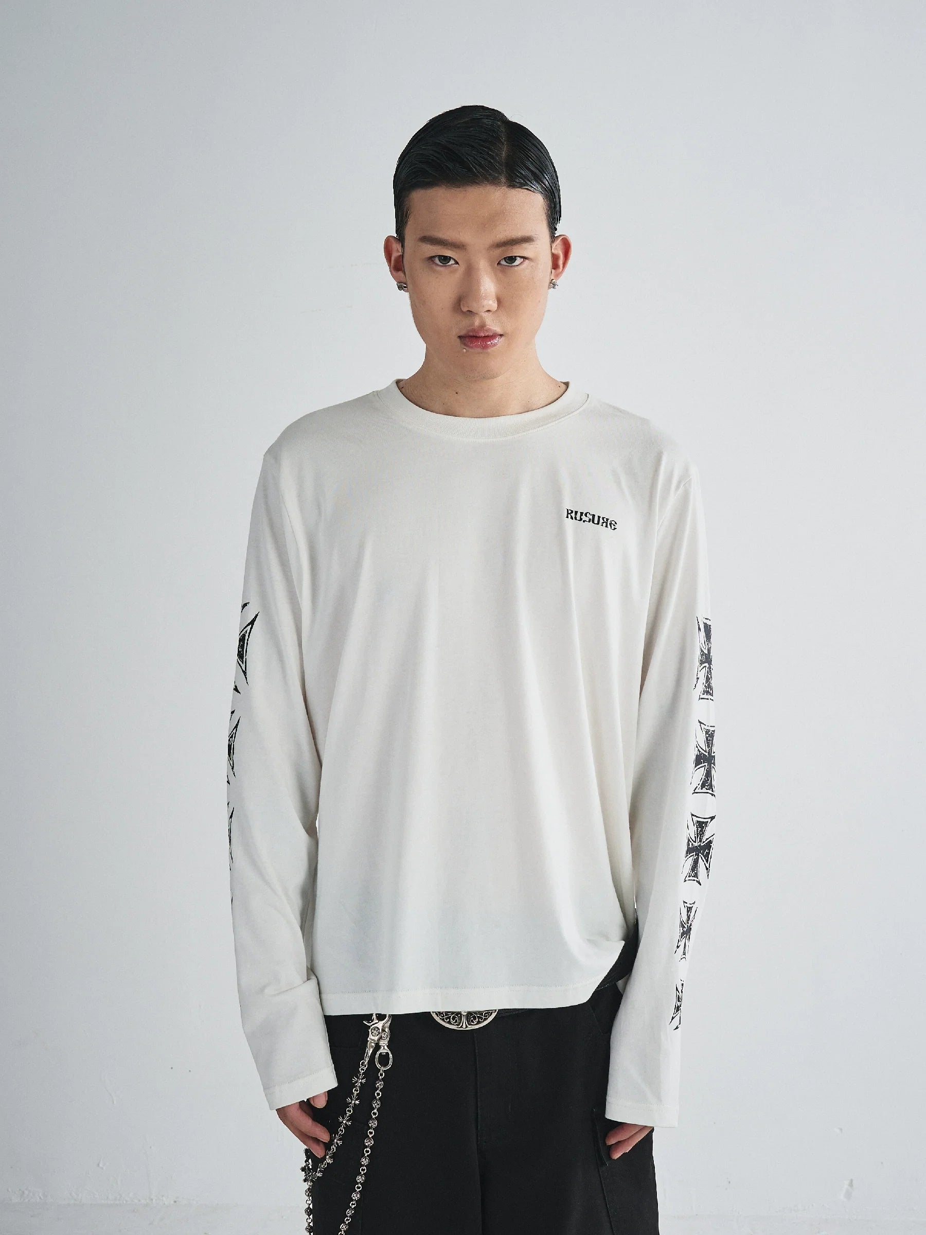 RUSURE Cross Logo Print Long Sleeve Tee