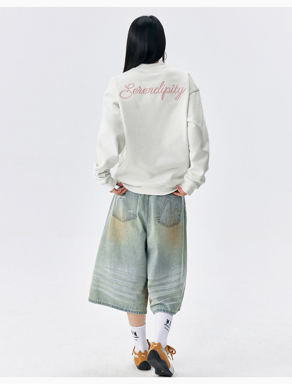 MEDM Logo Embroidered Basic Sweatshirt