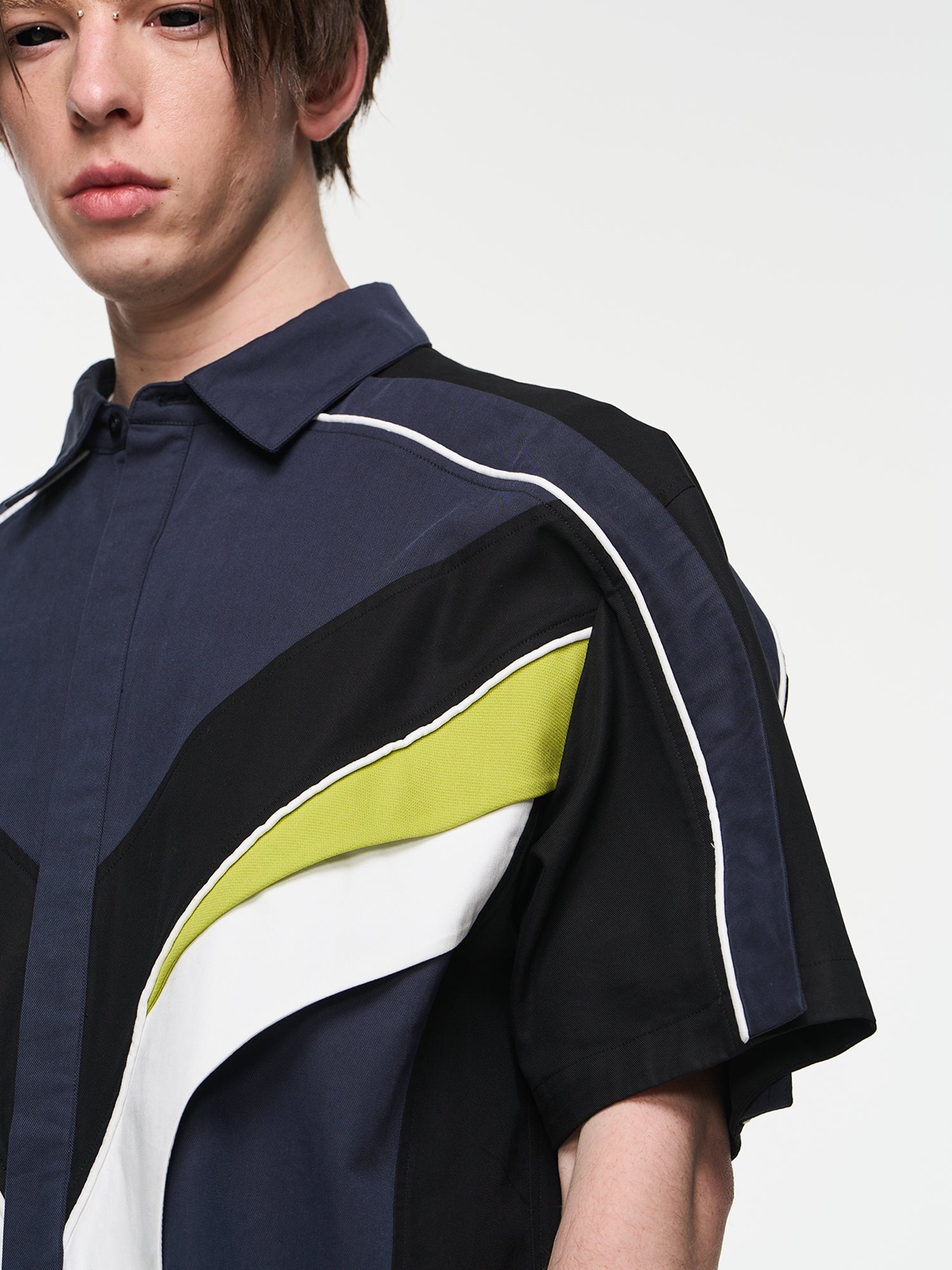 BLIND NO PLAN Colorblocked 3D Striped Short Sleeved Shirt