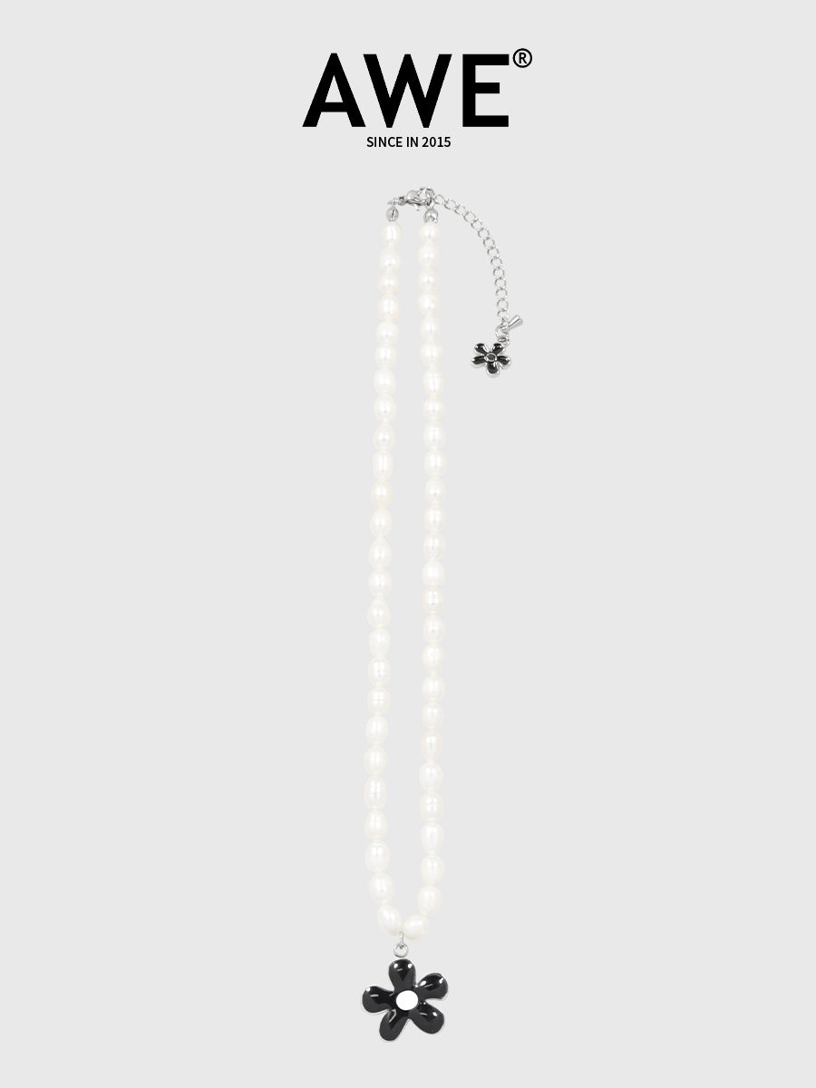 AWE Black Sunflower Pendant Pearl Necklace