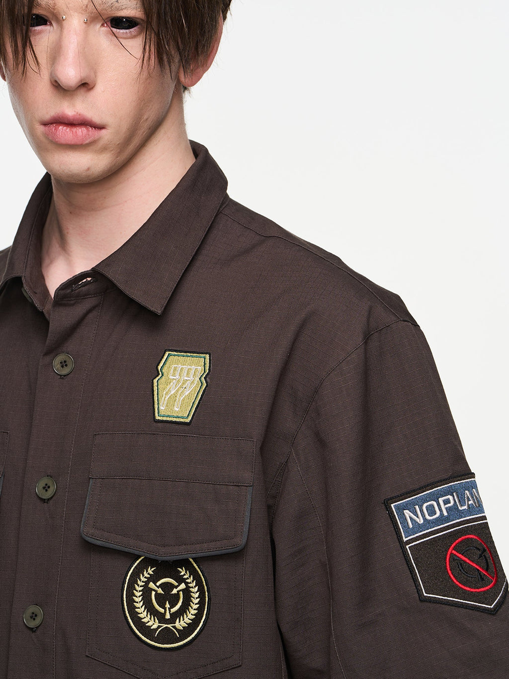 BLIND NO PLAN Badge Embroidered Short Sleeve Shirt