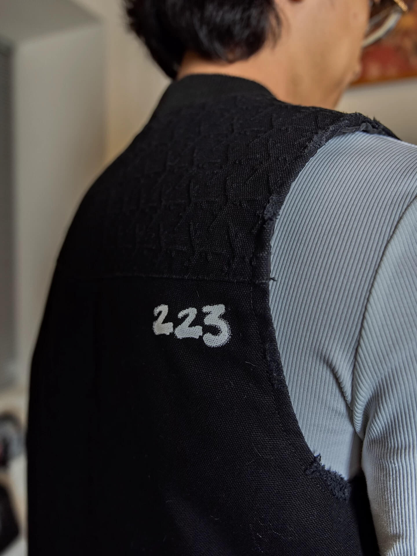 TGFCLUB Distressed Embossed Quilted Zip Up Vest