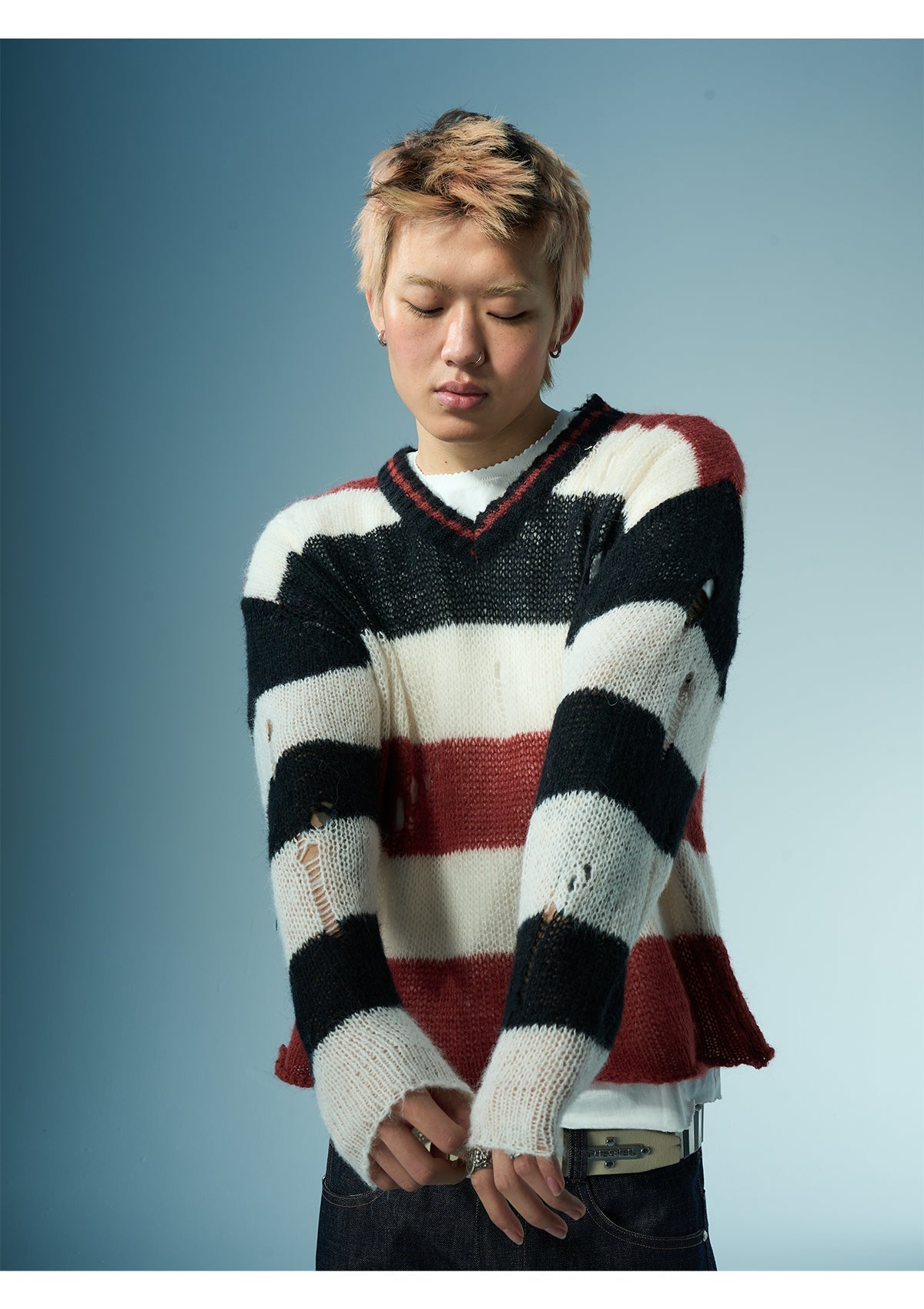 EVILKNIGHT(EK) Striped Colorblocking Distressed V-Neck Knit Sweater