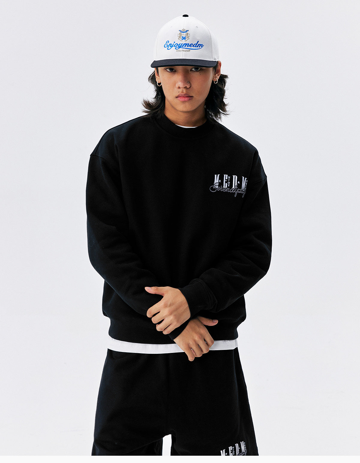 MEDM Logo Embroidered Basic Sweatshirt