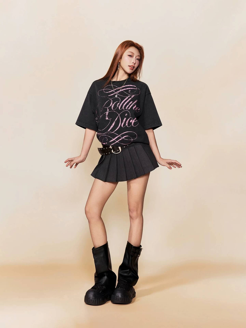 1807 Distressed Calligraphy Graphic Washed Short Sleeve Tee