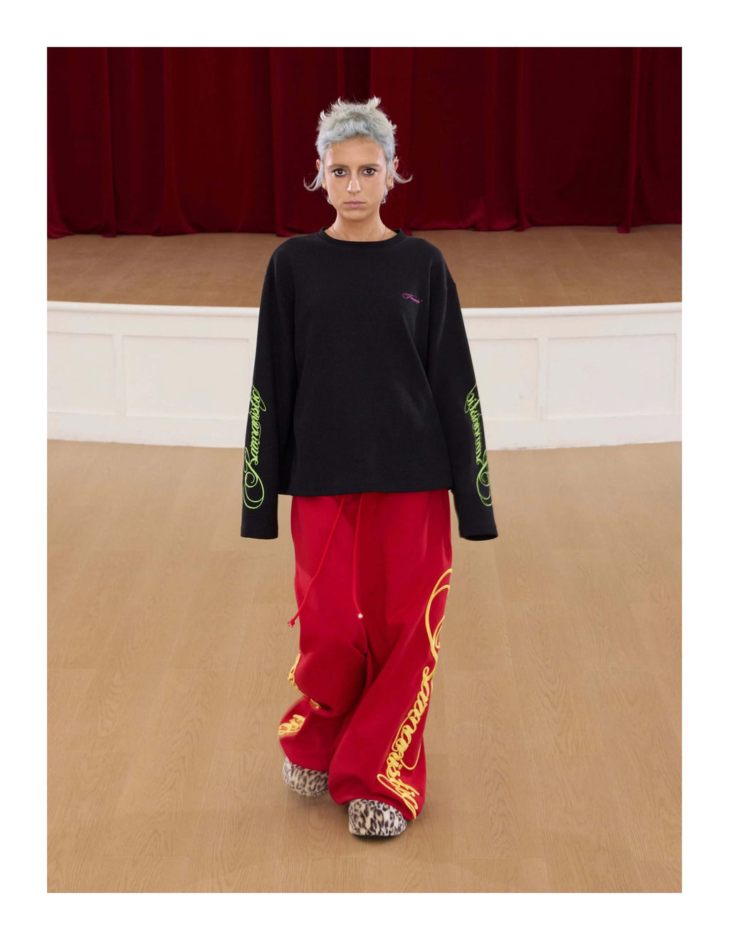 KARMANISTIC Original Embroidery Baggy Jogger Sweatpants