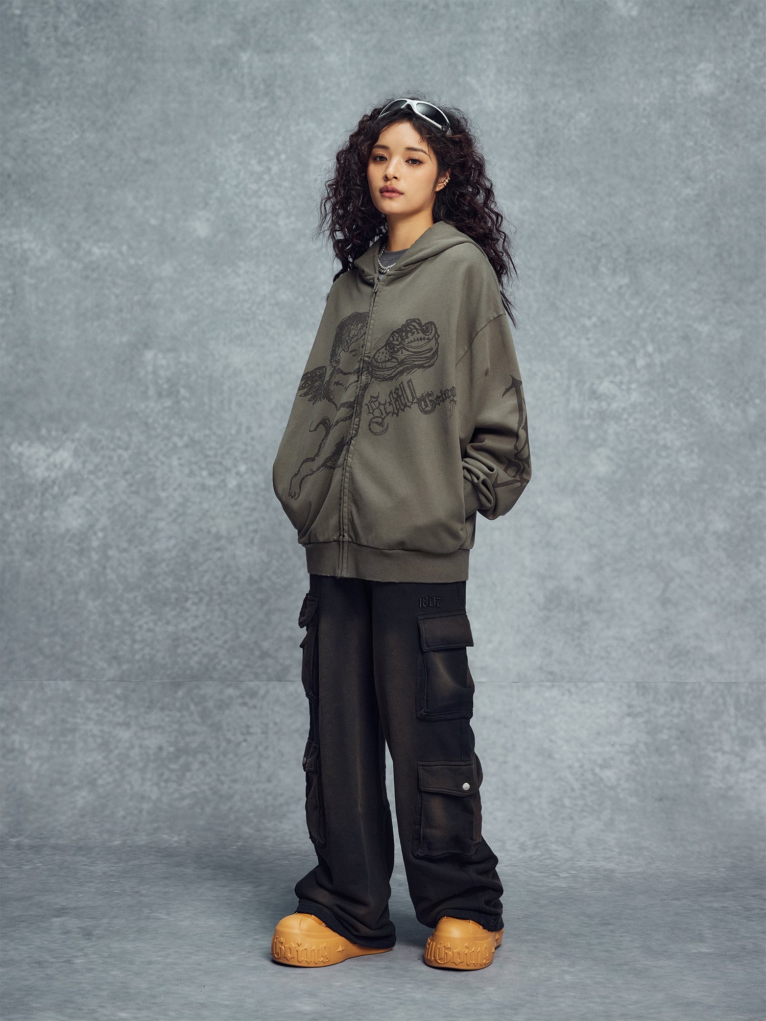 1807 Graffiti Angel Print Zip Up Hoodie