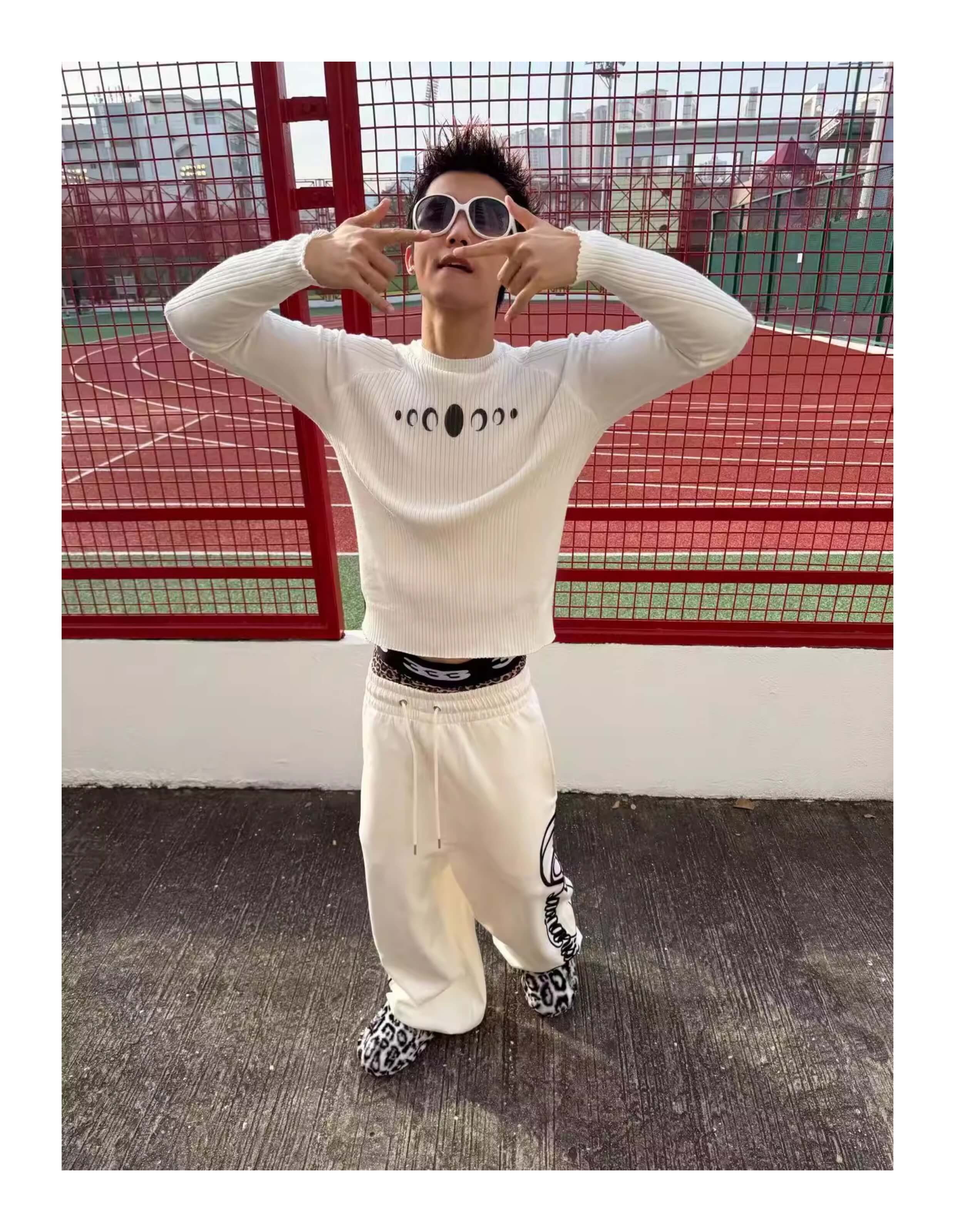 KARMANISTIC Slim Stretch Knit Sweater