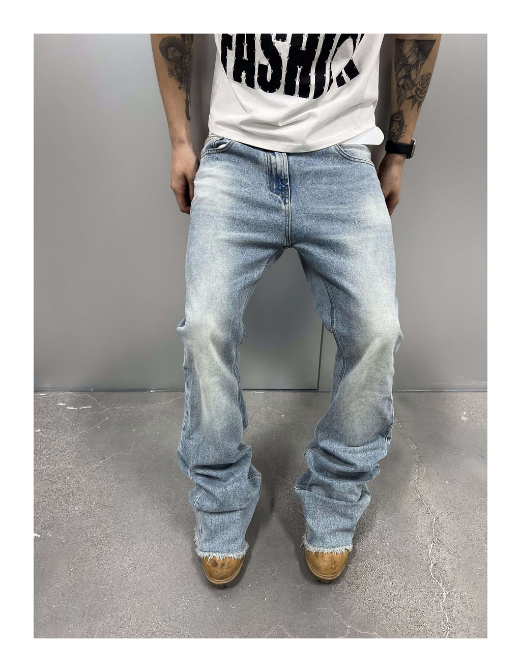 KARMANISTIC Cutoff Washed Flared Jeans