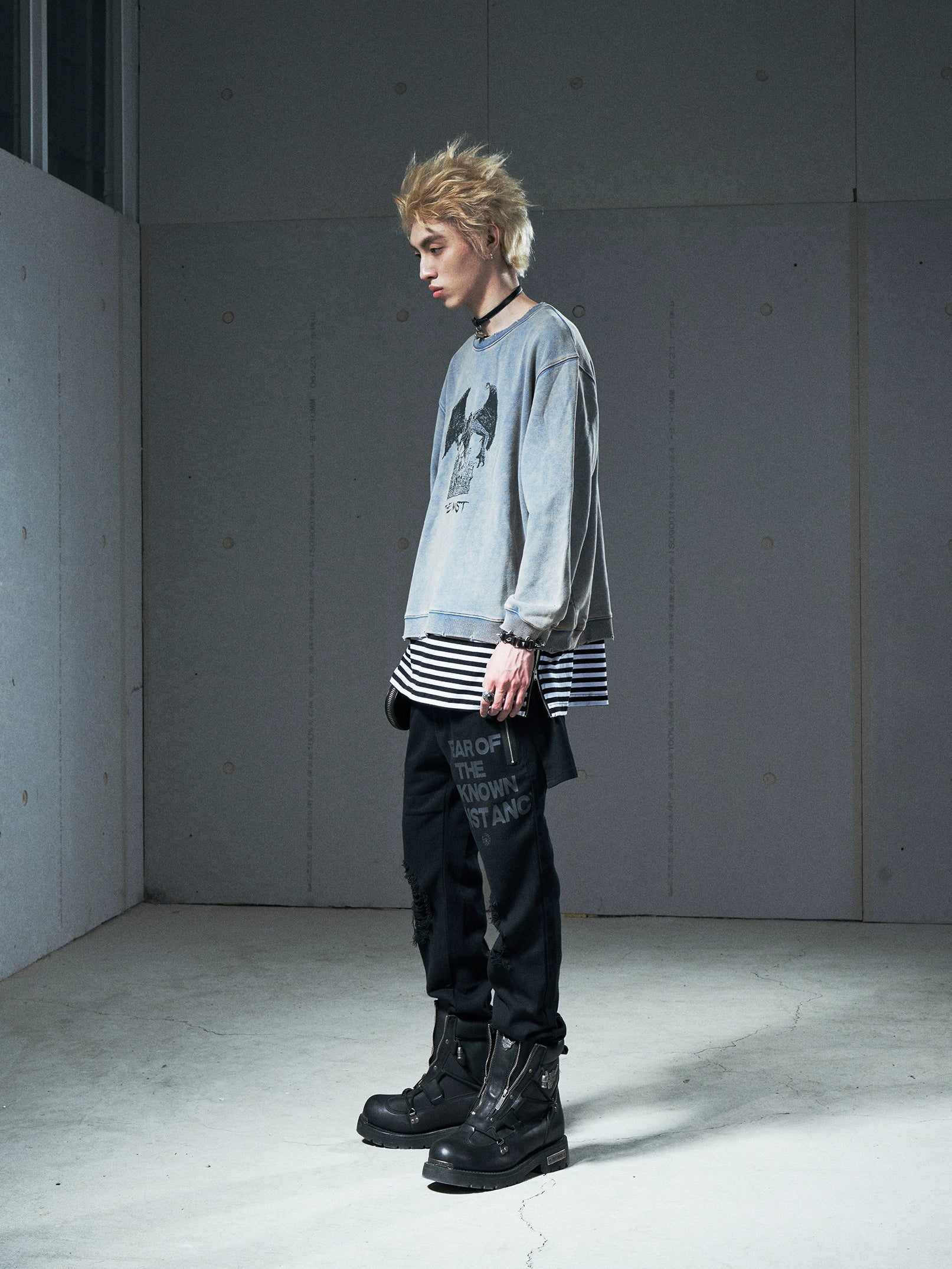 VENTUREK Washed Destruction Printed Sweatshirt