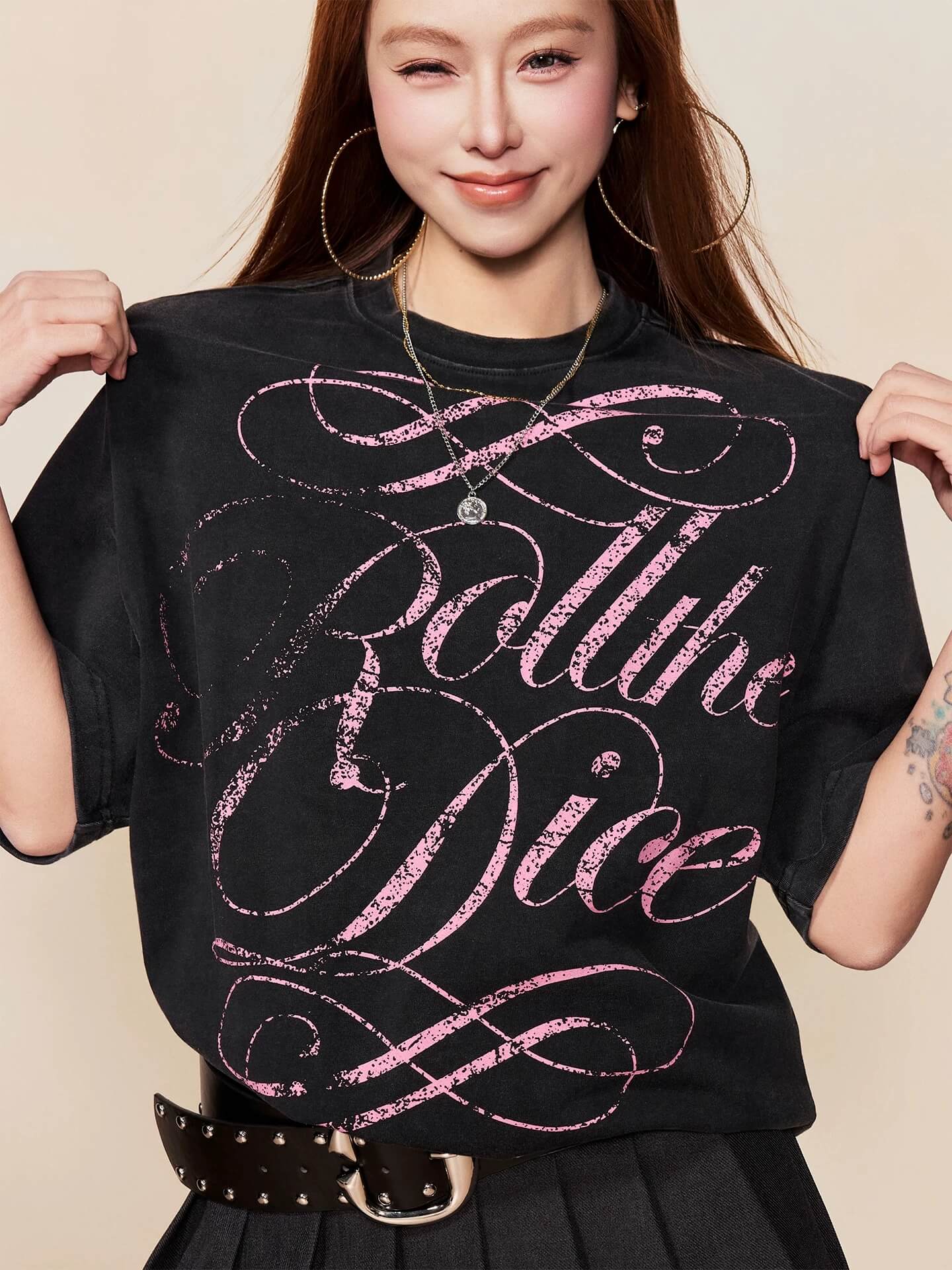1807 Distressed Calligraphy Graphic Washed Short Sleeve Tee
