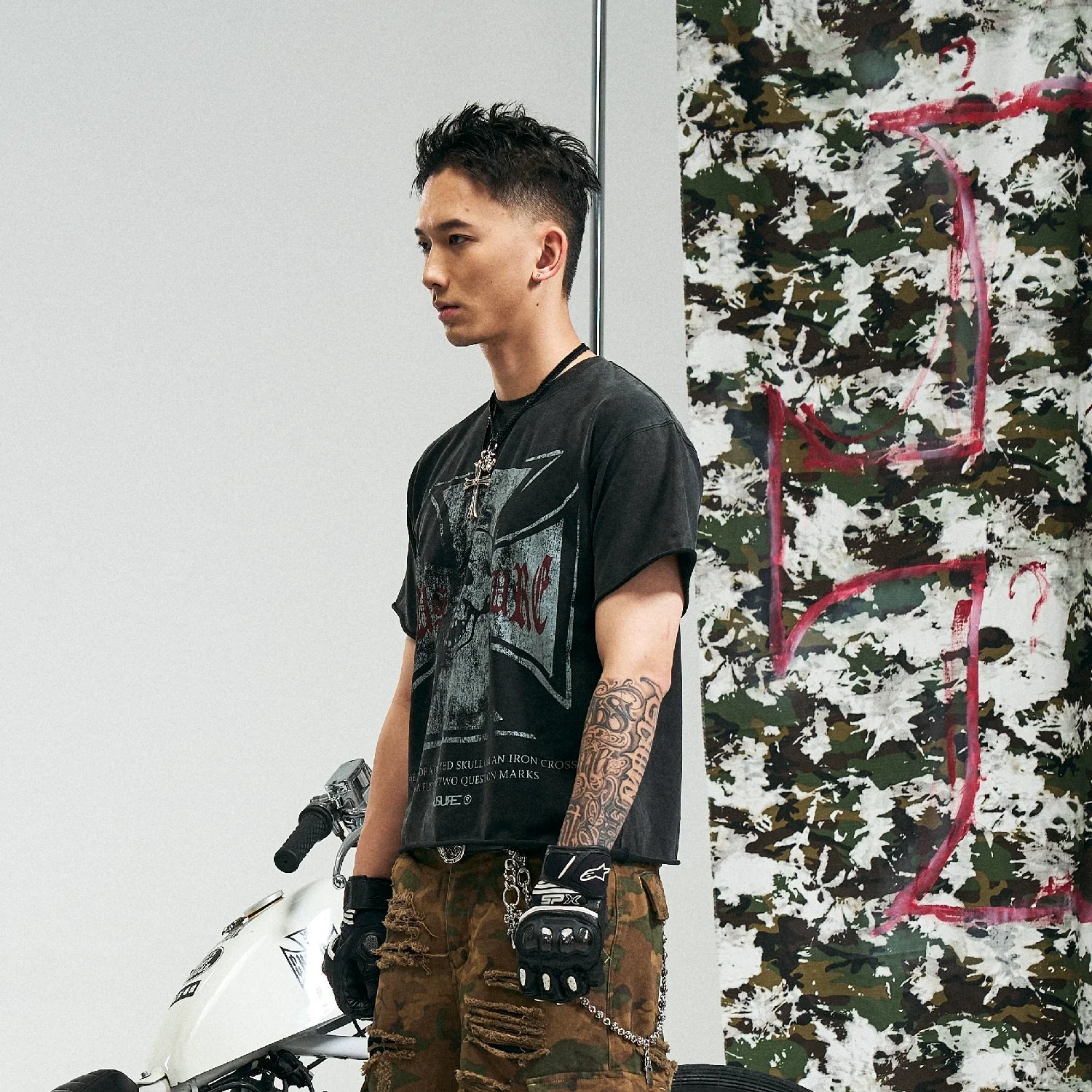 RUSURE Vintage Cross Skull Washed Tee