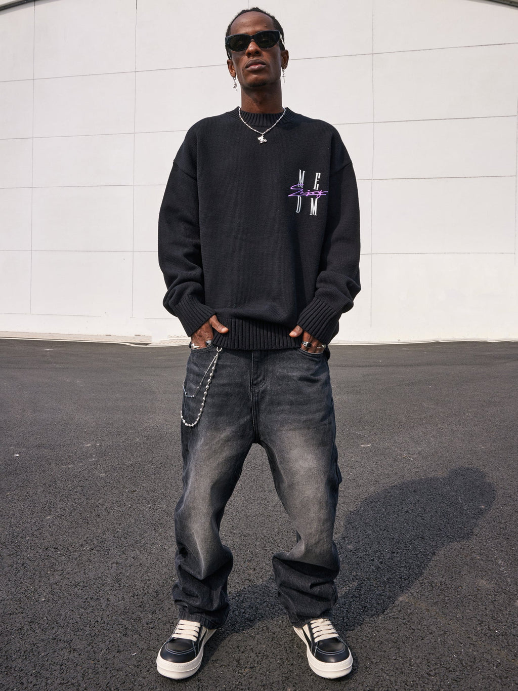 MEDM Basic Embroidery Logo Knit Sweater