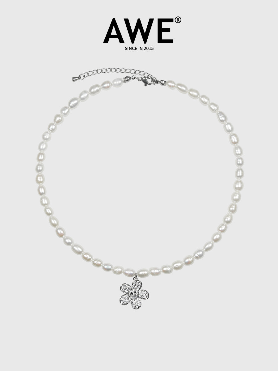 AWE Pearl Sunflower Smiley Necklace