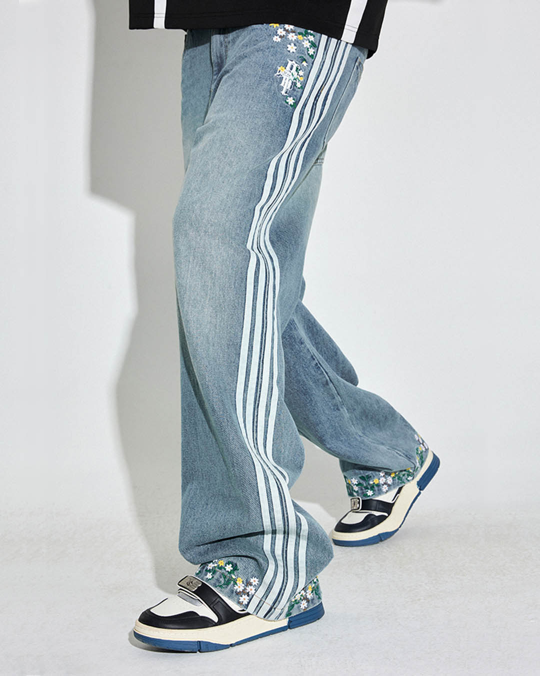 DICETINY Side Striped Floral Embroidered Washed Jeans